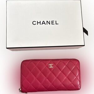SOLD🔥🔥🔥Chanel Fuchsia Quilted Wallet